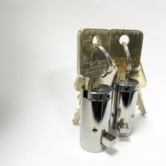 AC1095-D2 2 Medeco Locks and 4 Keys (SET of 2 - Keyed Alike)